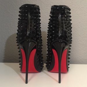 NEW Christian Louboutin Snakilta Patent Leather Spiked Ankle Booties